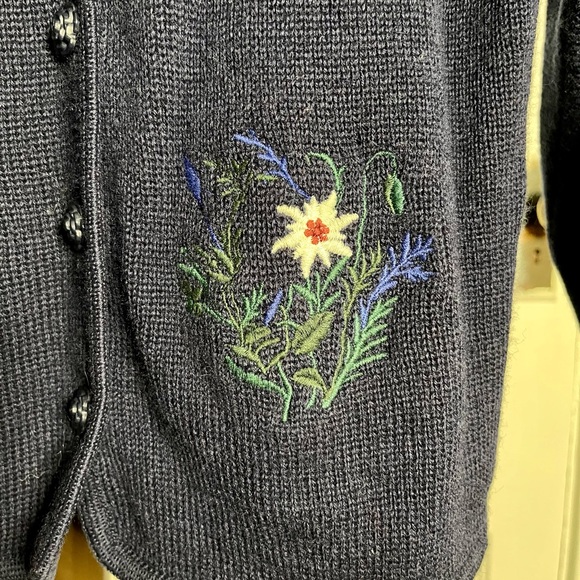 VINTAGE Vitabella 100% Wool Sweater with Floral Embroidery - Picture 8 of 12